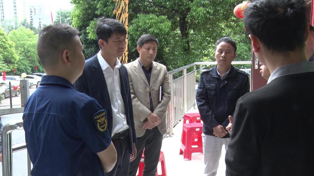 县领导调研影视家园小区安全生产工作