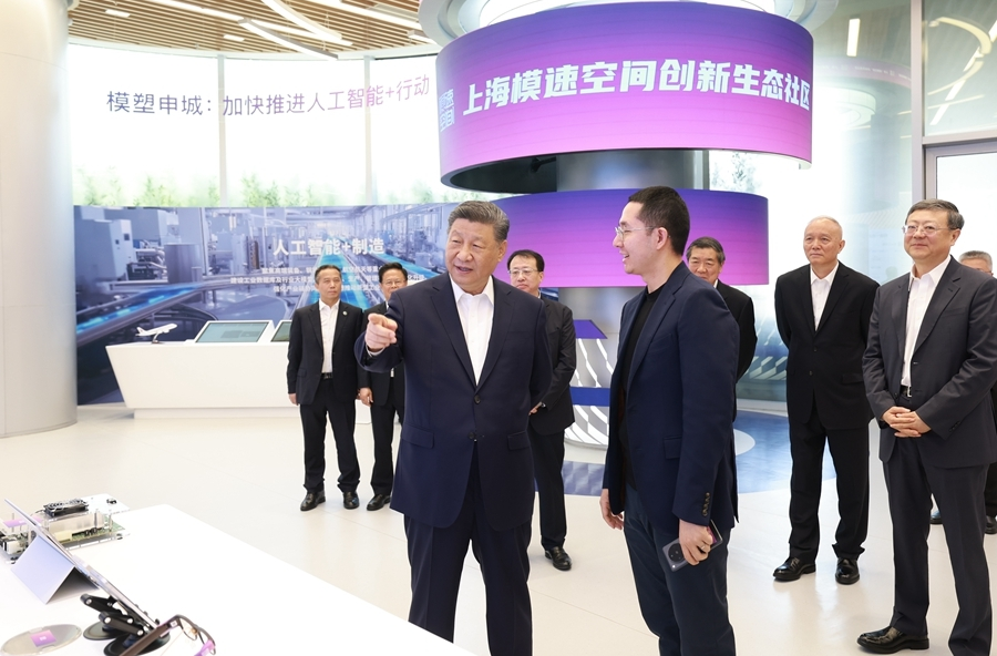习近平在上海考察时强调 加快建成具有全球影响力的科技创新高地