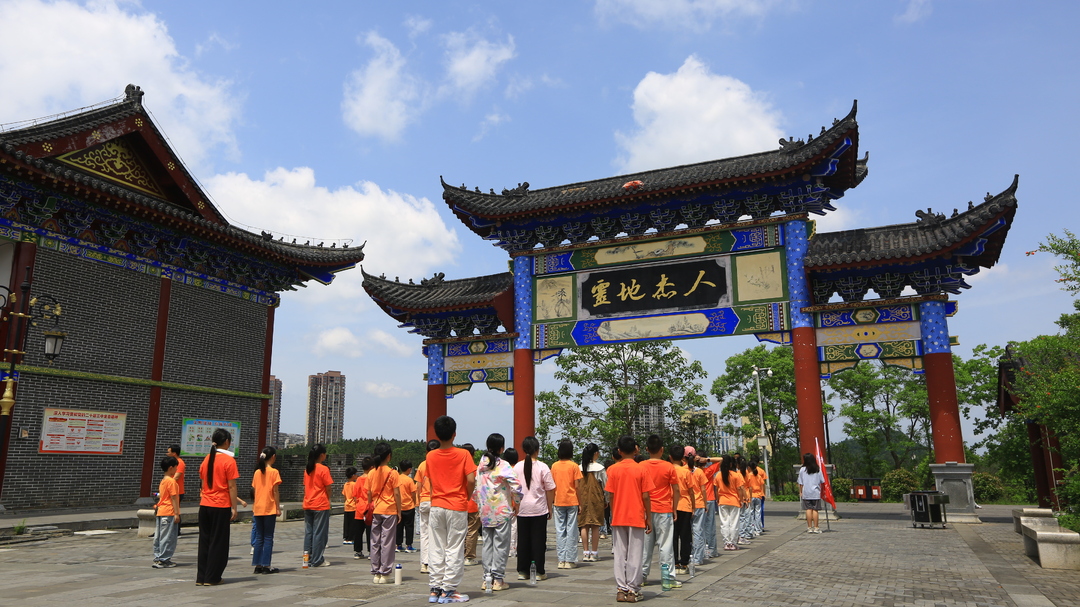 安仁县研学团打卡千年古郡 感受传统文化魅力