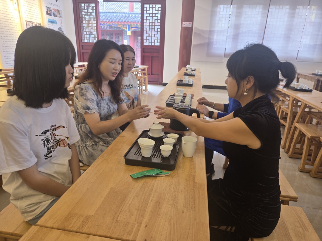 快乐五一｜非遗馆里过五一 游客沉浸式体验传统文化魅力