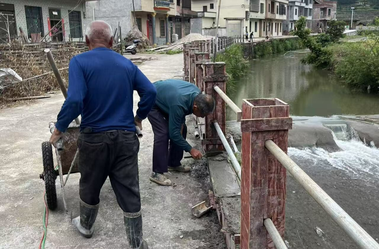 白水瑶族乡为民办实事：沿河公路护栏竣工 筑牢乡村出行“安全堤”