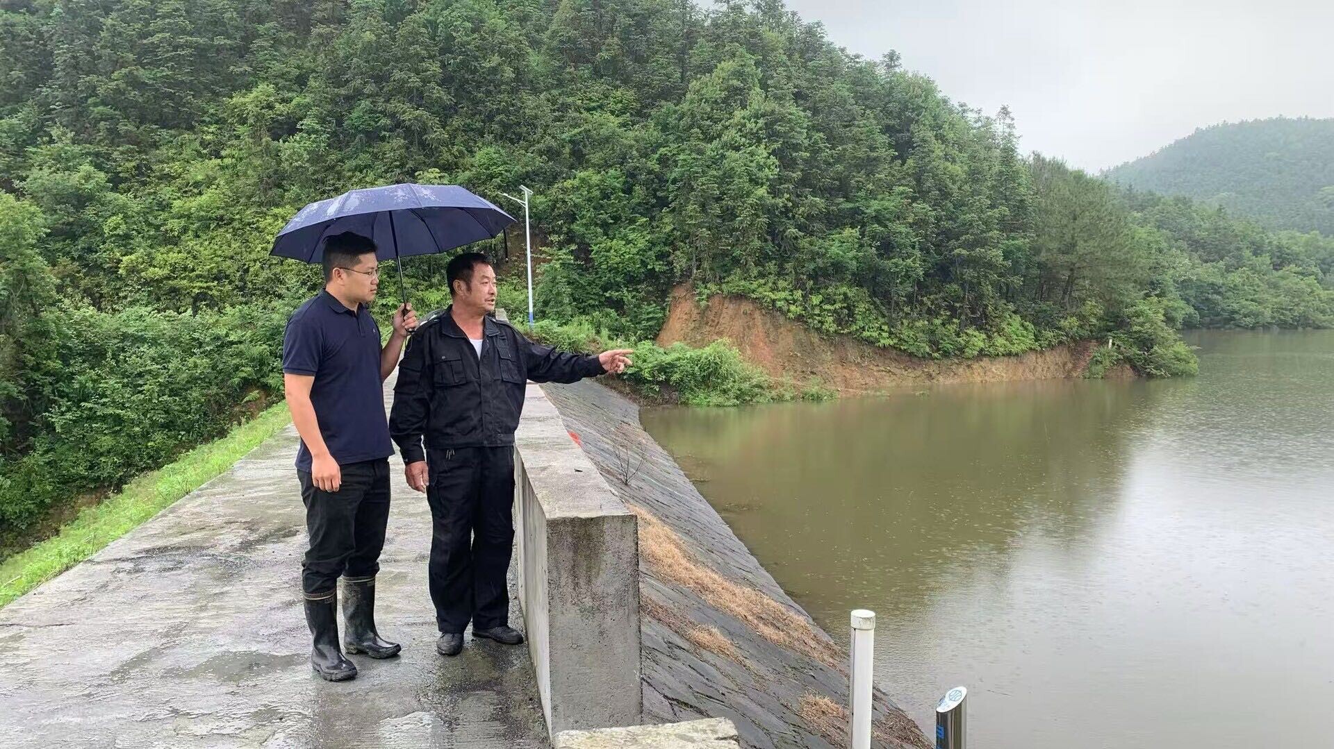 我县紧绷防汛“安全弦”    打好汛期“主动仗”