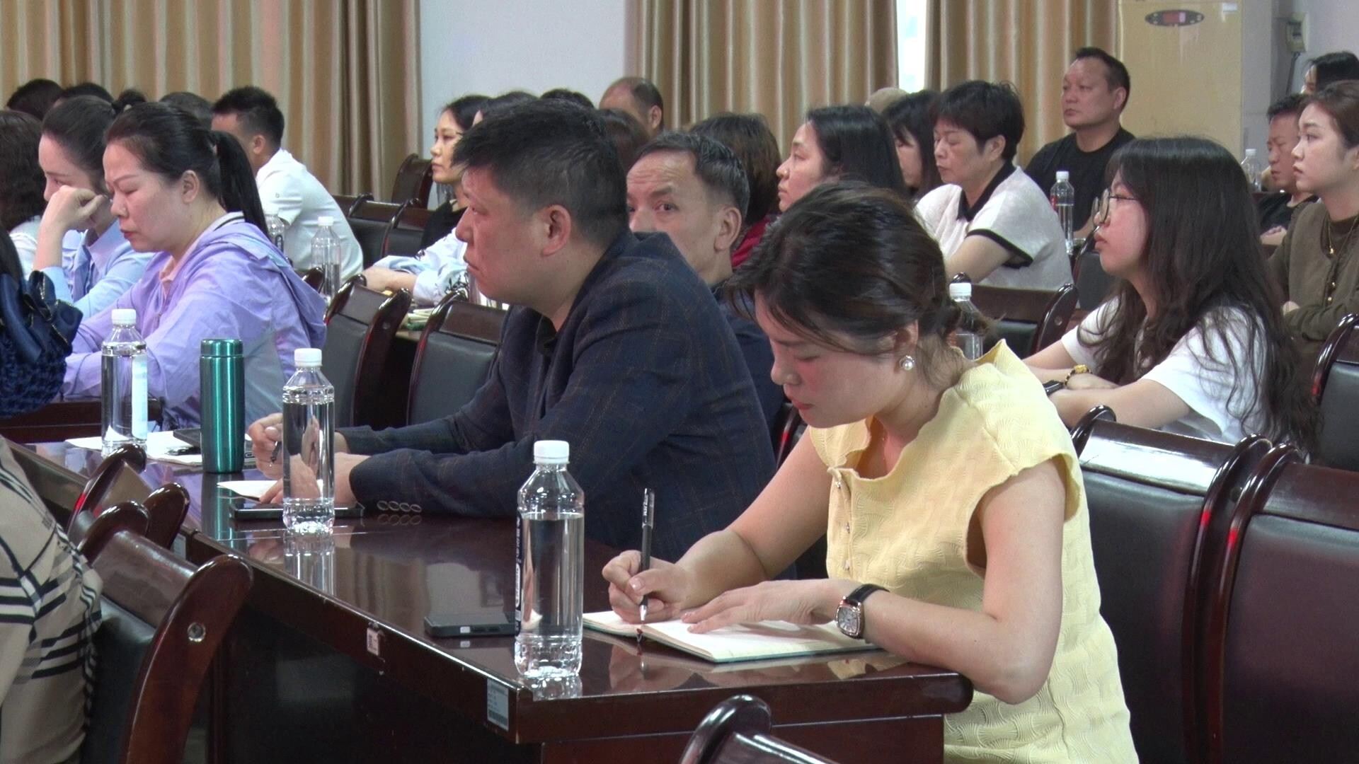 我县举行2025年托幼机构卫生保健工作会议暨业务培训班