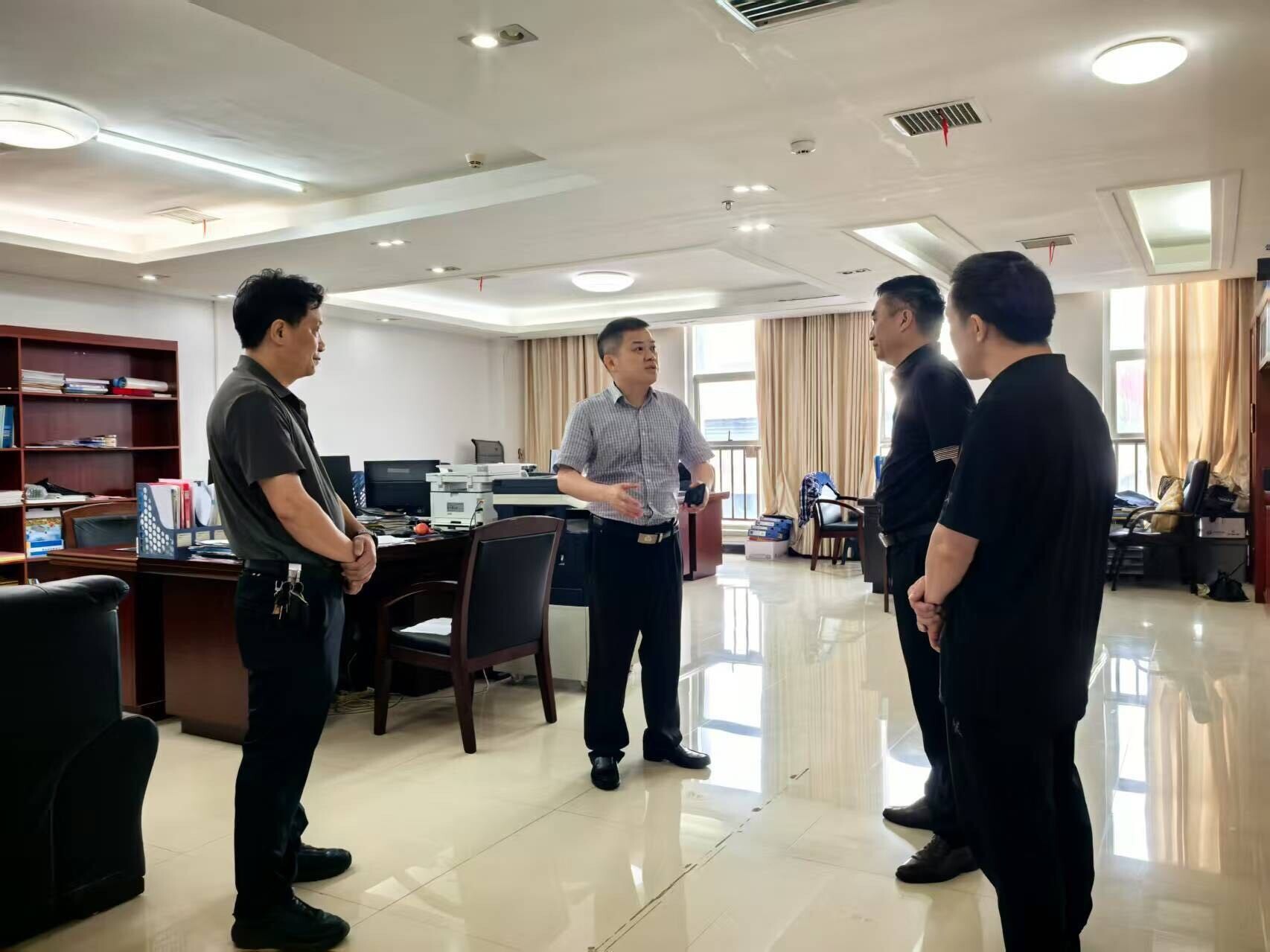 巫初华督导检查端午假期值班值守和安全生产工作