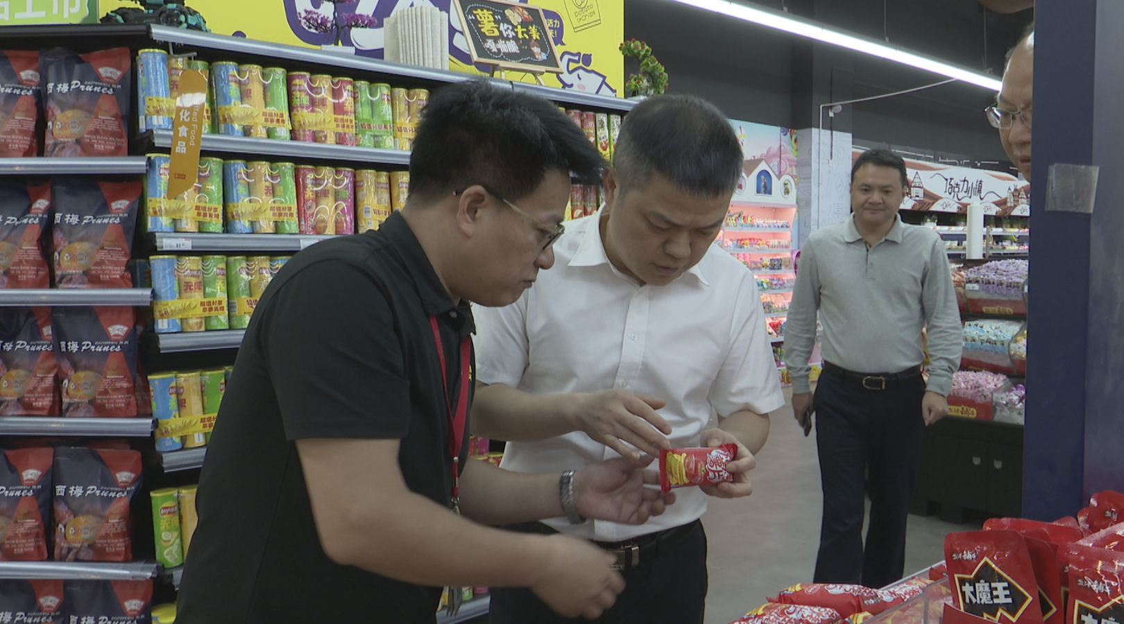 巫初华调研2025年高考、学考准备工作暨督导食品安全“两个责任”落实情况
