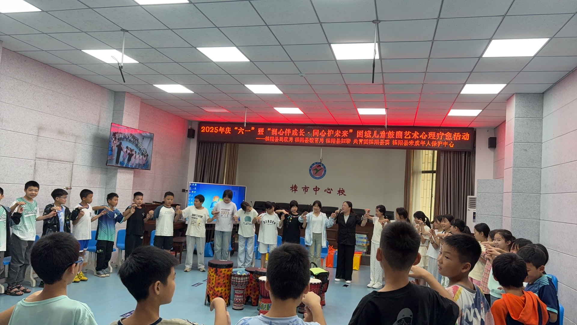 县民政局开展“润心伴成长·同心护未来”  困境儿童鼓圈艺术心理疗愈活动