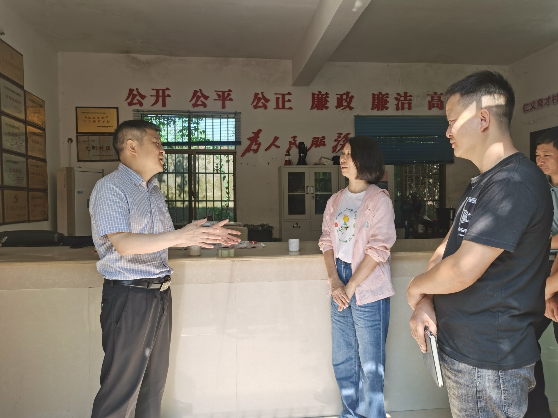 巫初华调研基层治理和重点项目建设工作