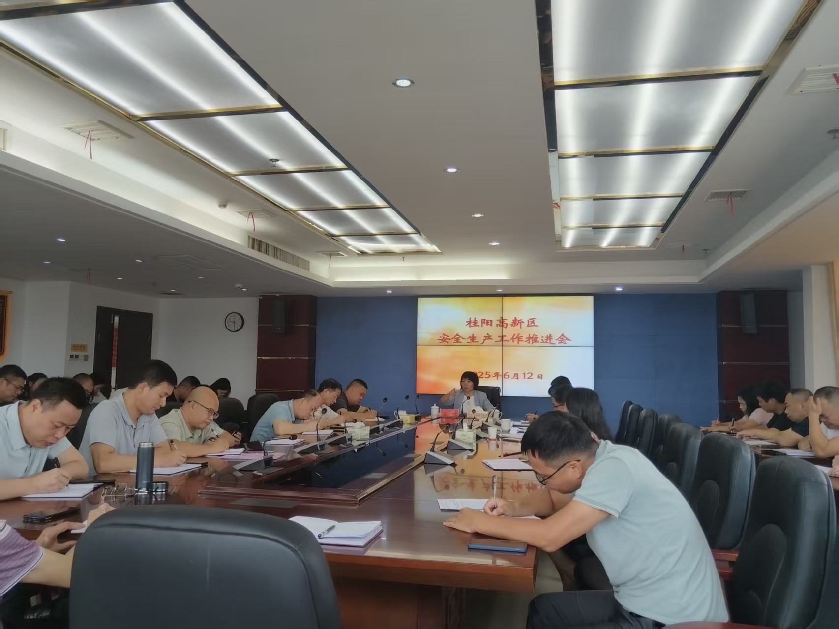 县领导赴高新区部署安全生产工作：全员“充电”强根基，闭环管控守底线