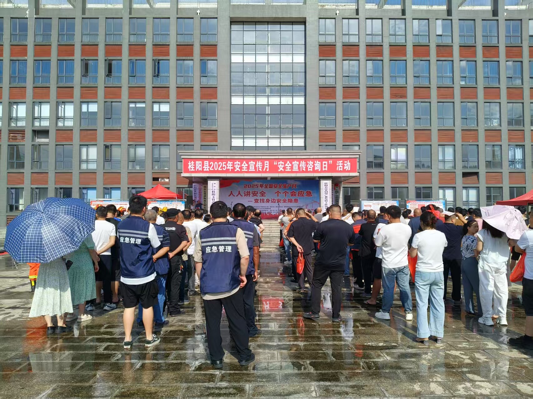 我縣開(kāi)展2025年安全生產(chǎn)月“安全宣傳咨詢?nèi)铡被顒?dòng)