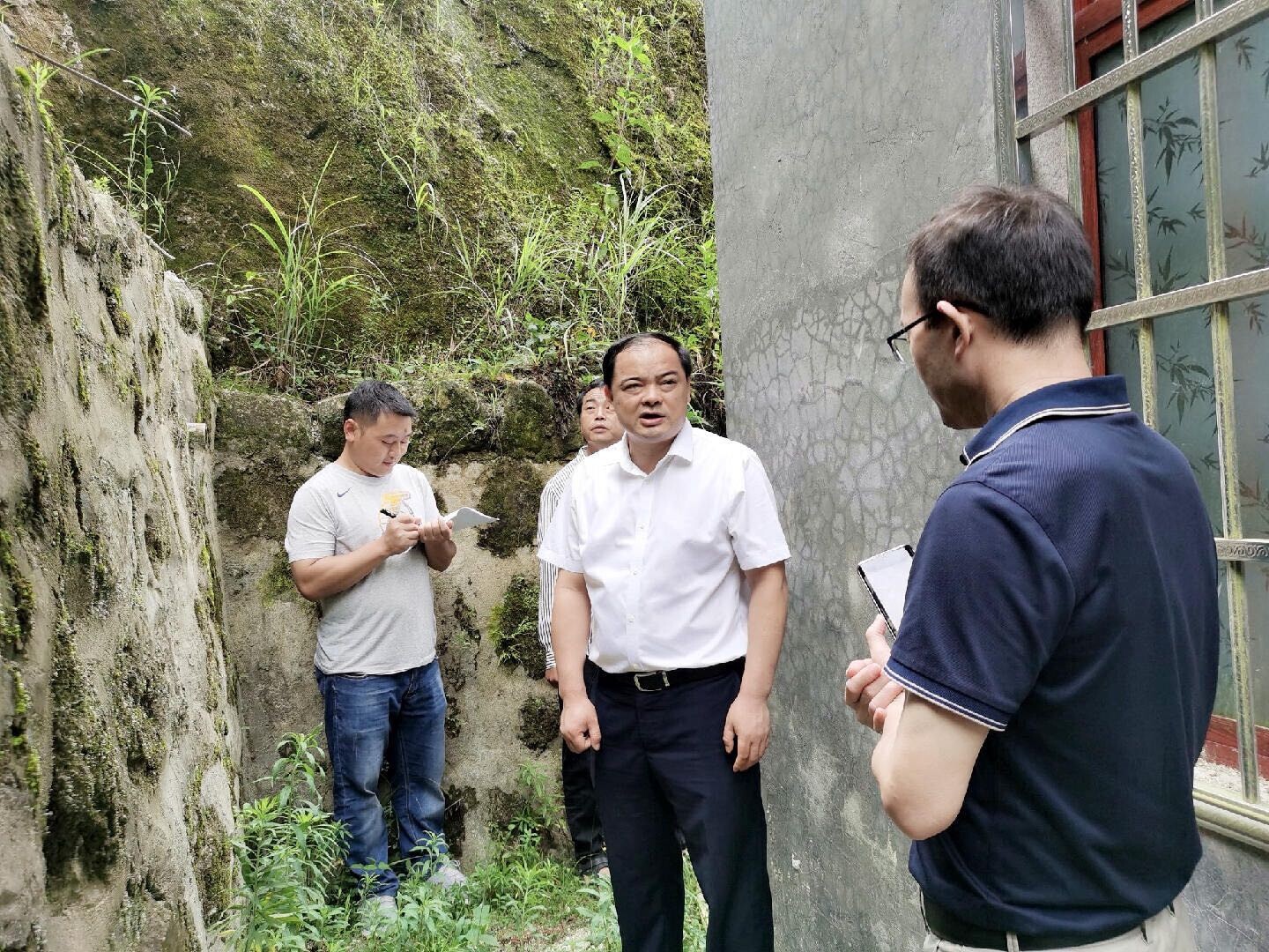李志強(qiáng)深入白水瑤族鄉(xiāng)開展“四下基層”暨“走找想促”活動(dòng)