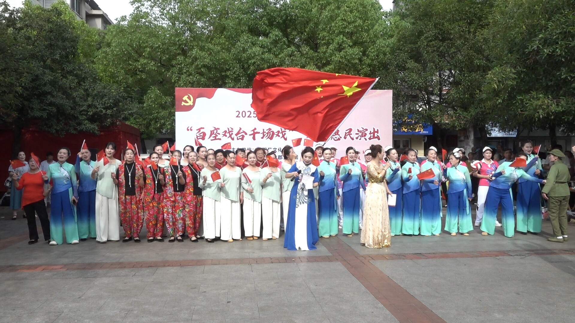 我縣舉辦迎“七·一”“百座戲臺(tái)千場(chǎng)戲”文化惠民演出