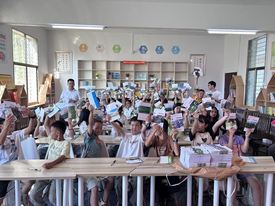 莲塘中心校：选调护航担使命 青苗科普润心田