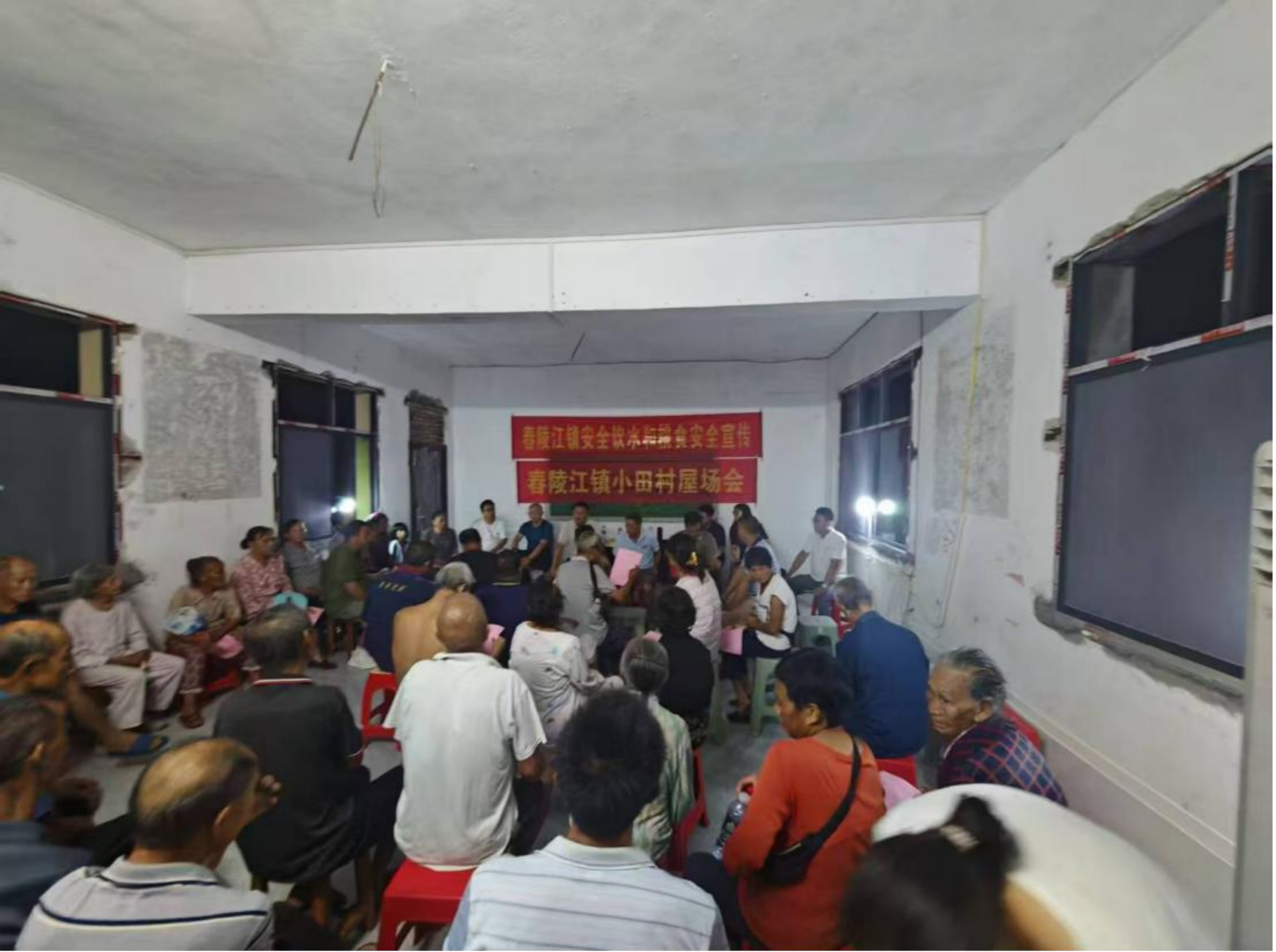 舂陵江鎮(zhèn)：黨群圍坐話發(fā)展 “舂“振鄉(xiāng)村齊行動