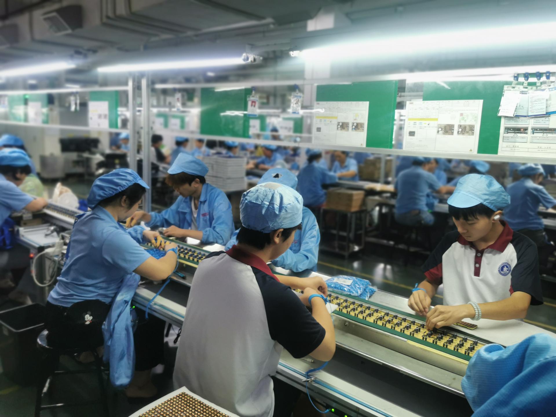 “盛夏圆梦·青春启航”  ——桂阳高新区就业助学行动助力学子逐梦未来