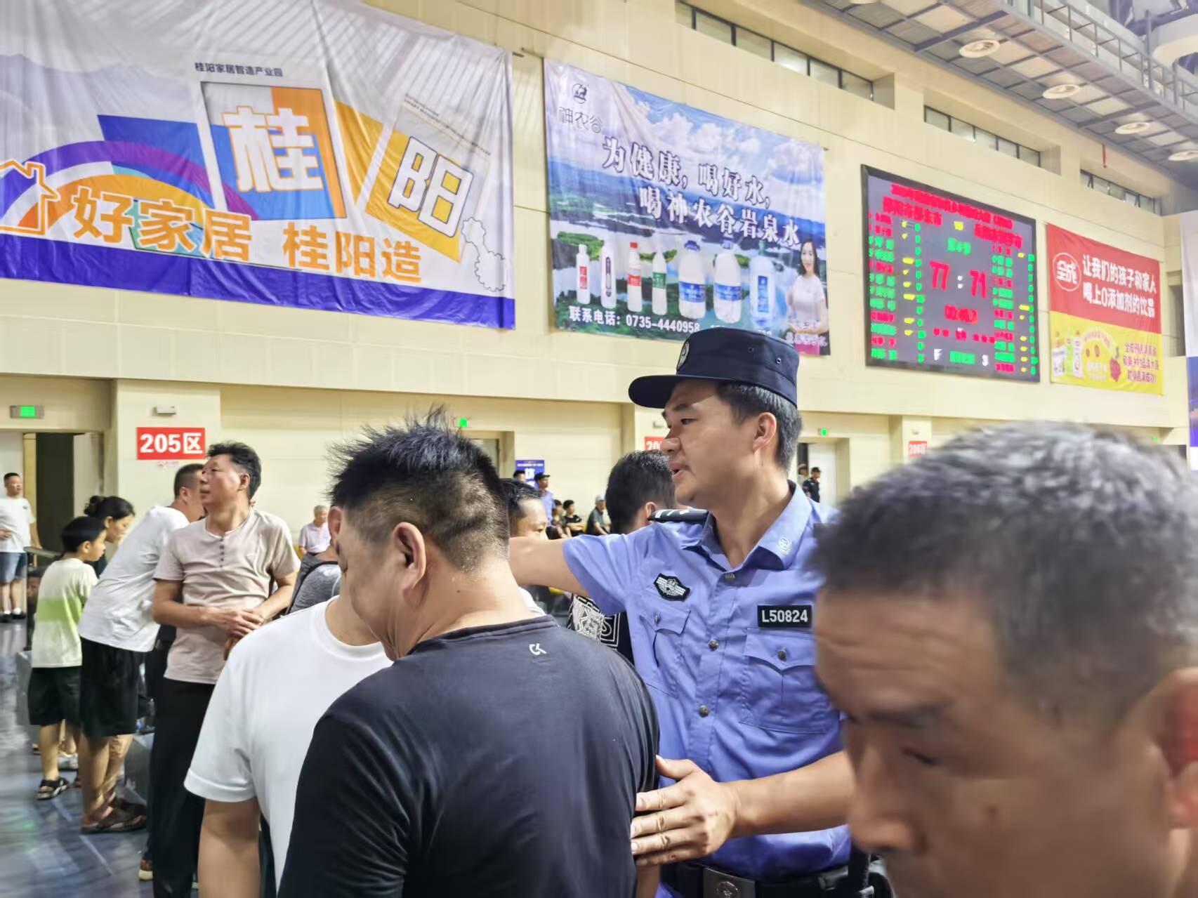 2025年湖南省和美乡村篮球大赛（村BA）丨安保护航： 风雨无阻保障比赛安全顺利进行