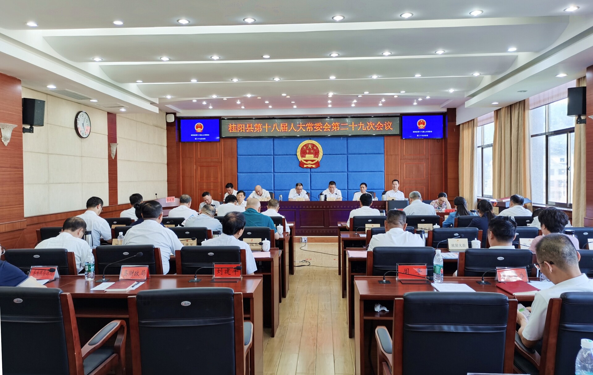 县十八届人大常委会第二十九次会议召开
