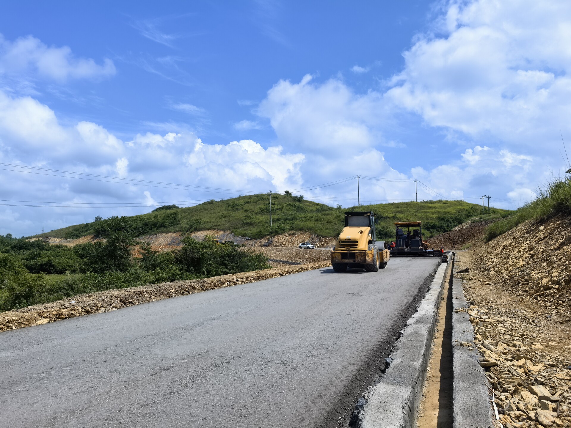 践初心 办实事｜机械轰鸣 四里镇三级公路建设全力推进