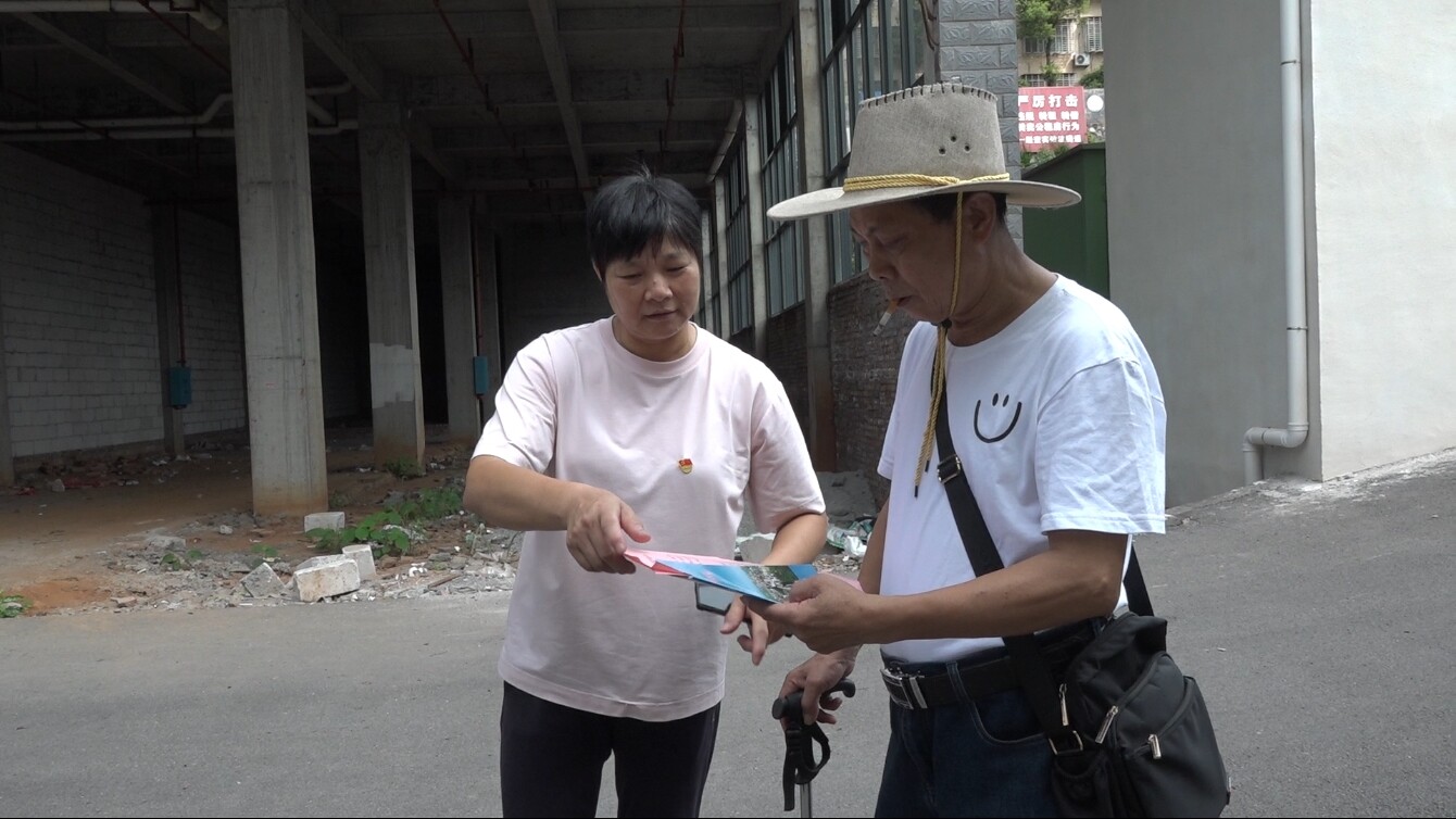 县住房保障服务中心开展住房保障政策法规宣传活动