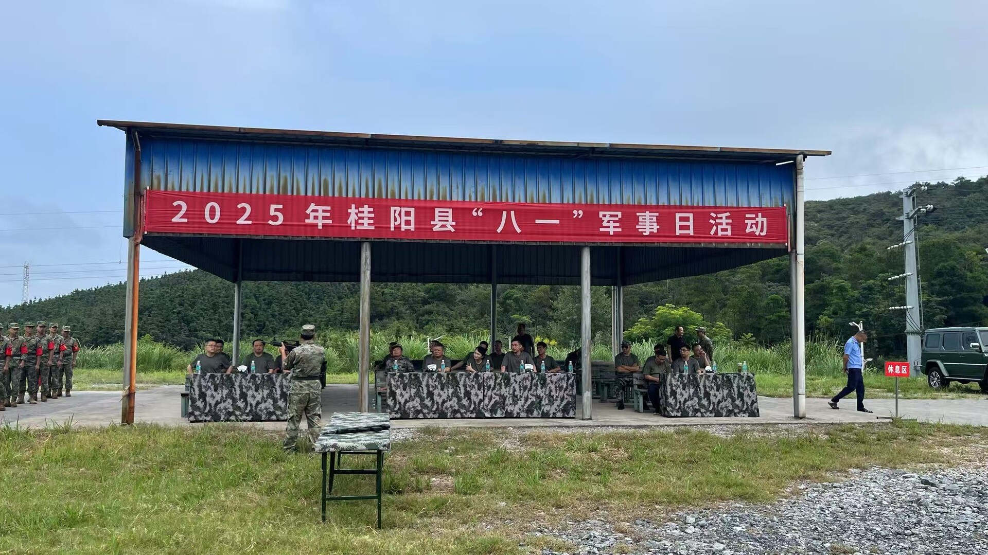 縣級領(lǐng)導(dǎo)集體開展“八一”軍事日活動