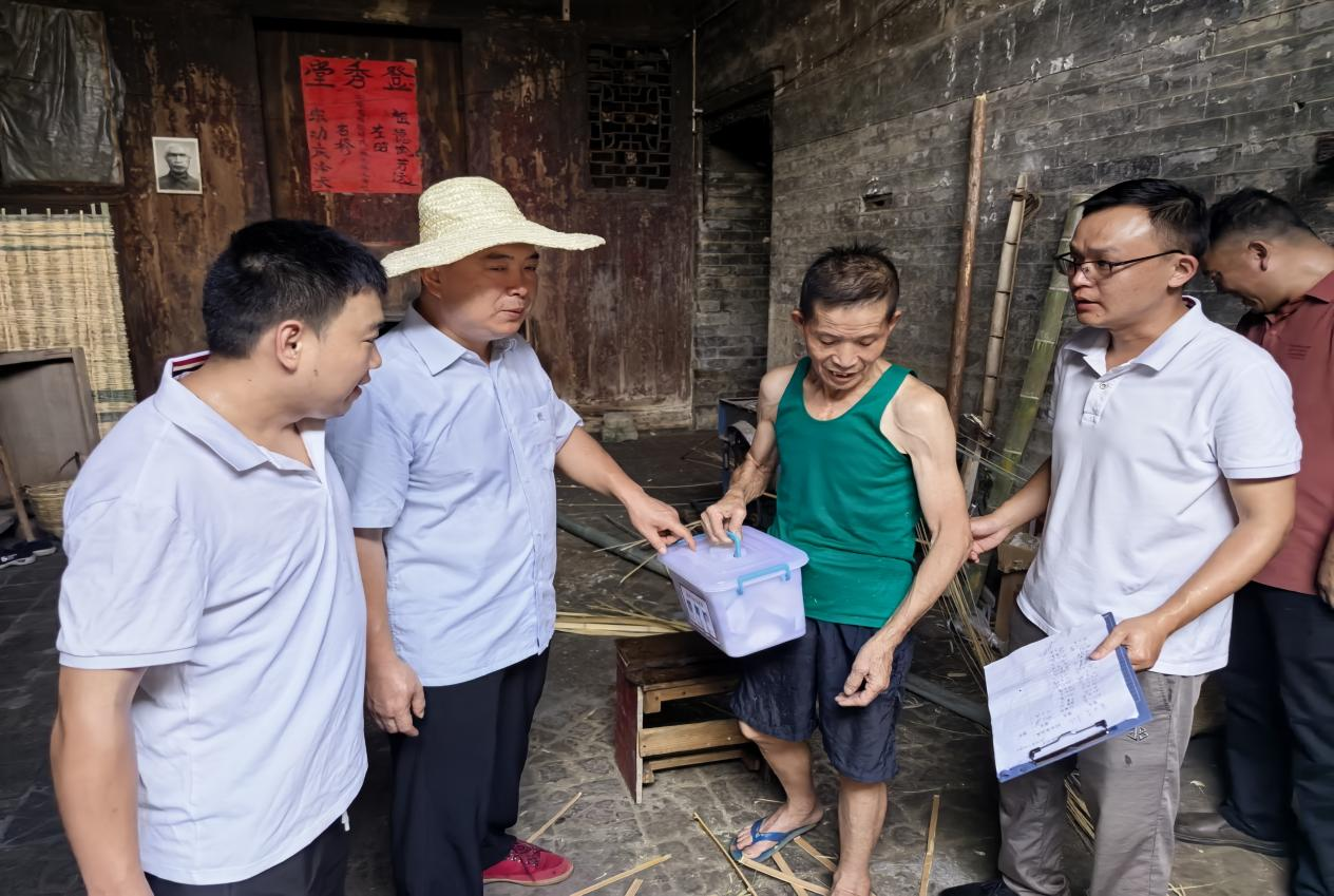 和平鎮(zhèn)下溪村：黨建引領(lǐng)“送清涼”  黨群同心度酷暑