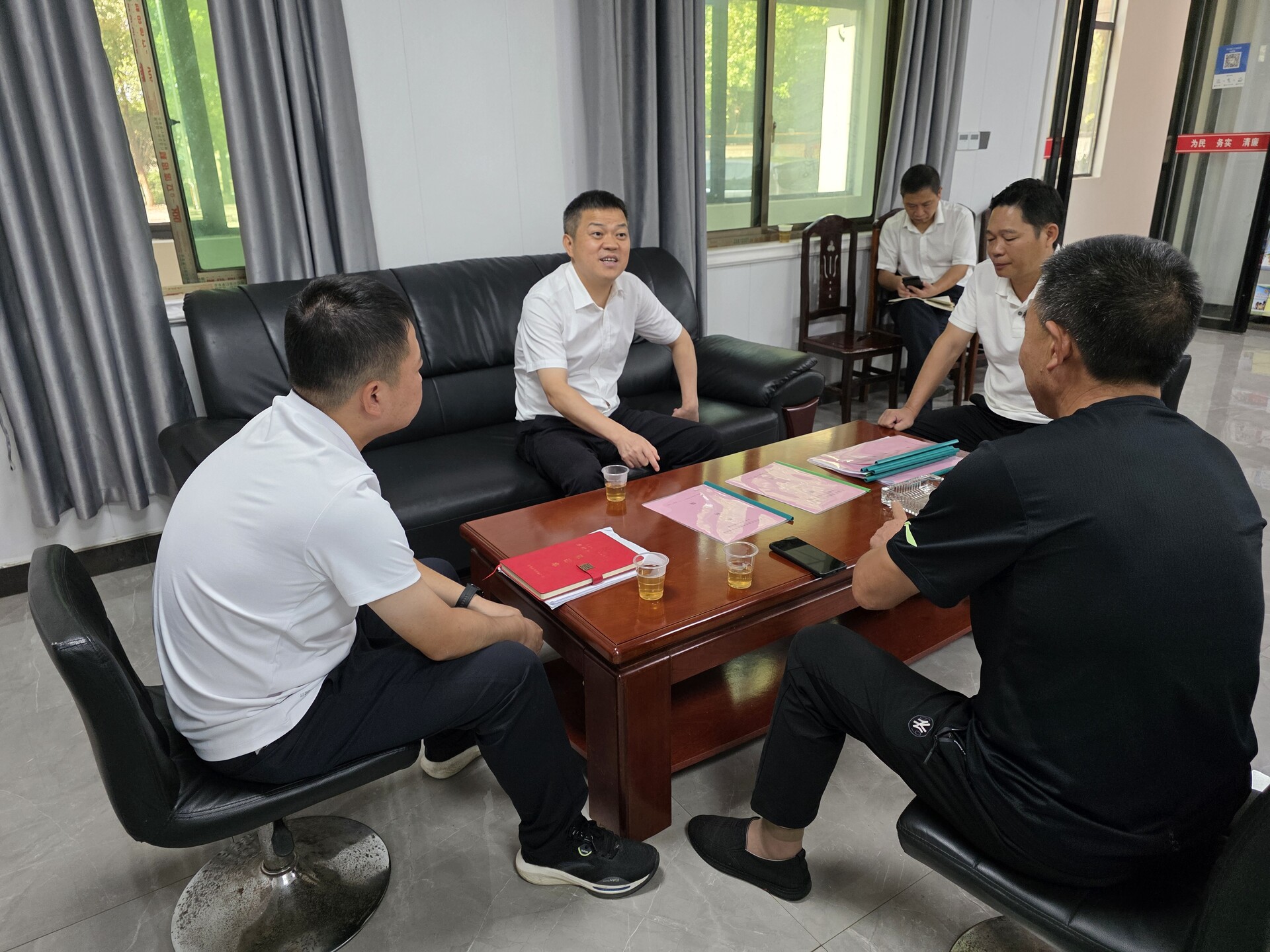 巫初华督导调研巩固拓展脱贫攻坚成果同乡村振兴有效衔接和假期值班值守工作