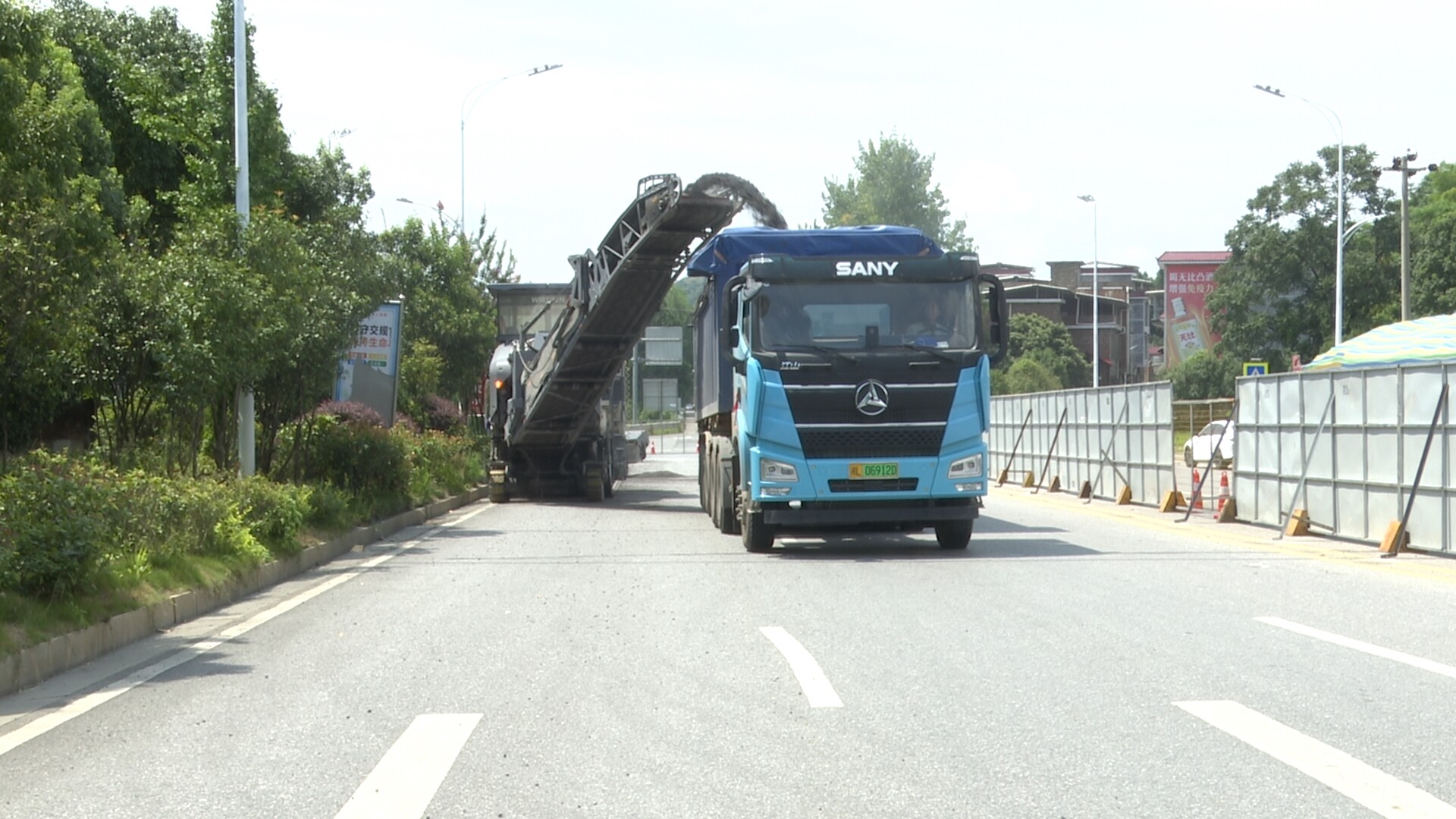 高温下的劳动者丨县公路建设养护中心：脚步丈量“滚烫”的责任  汗水浇筑出行安全