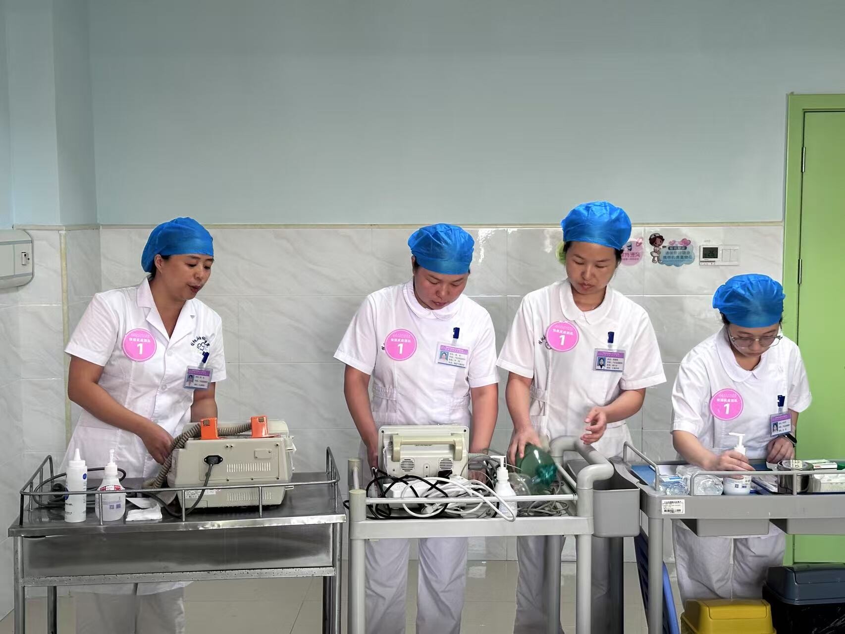 中国医师节|急救技能“练兵比武” 医护竞技“救人速度”