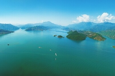 大湖新记·整版关注丨从“卖风景”到“卖算力”，东江湖“靠水吃水”的赛博进化论