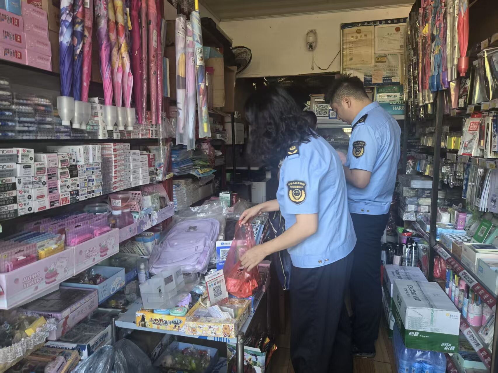 县市监局：开展校园周边商铺专项检查行动  “监管利剑”护航校园安全