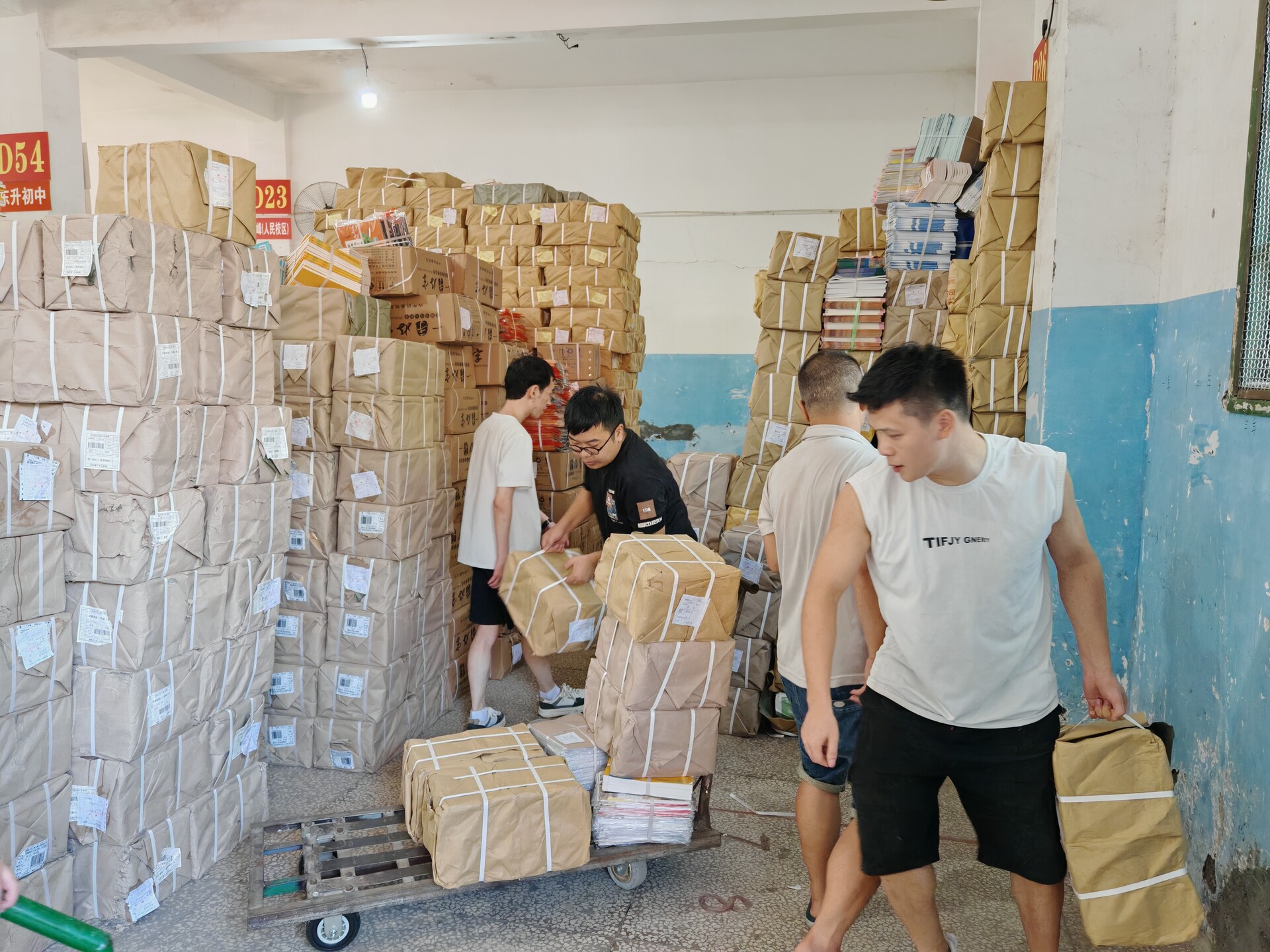 县新华书店：140万册教材精准发放 为开学保驾护航