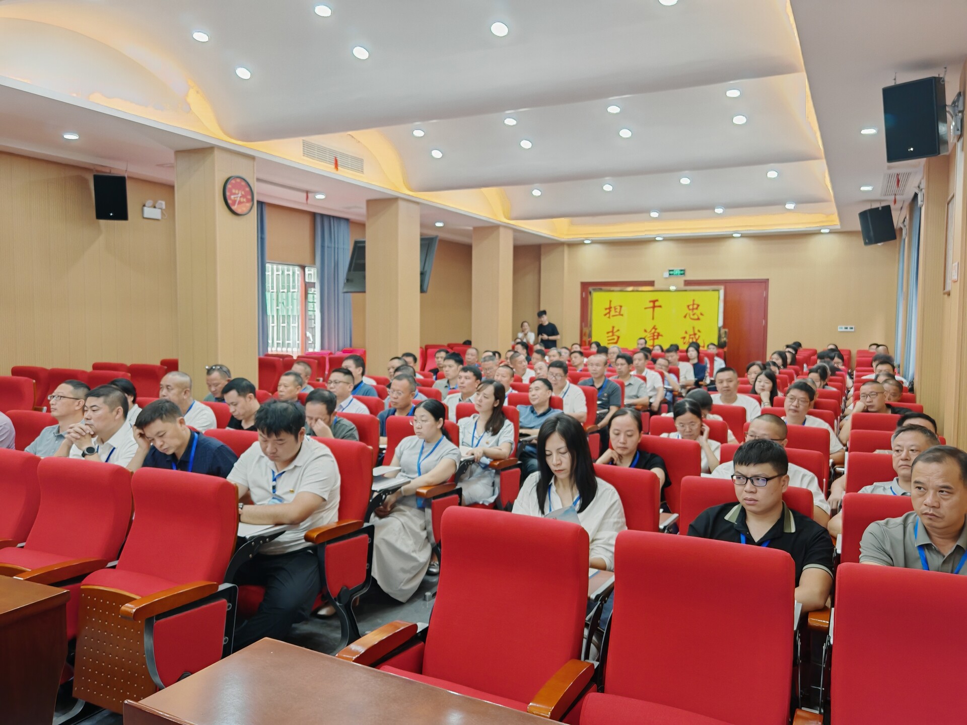 县委党校举行2025年科级干部进修三班暨2025年统战工作业务培训班开学典礼