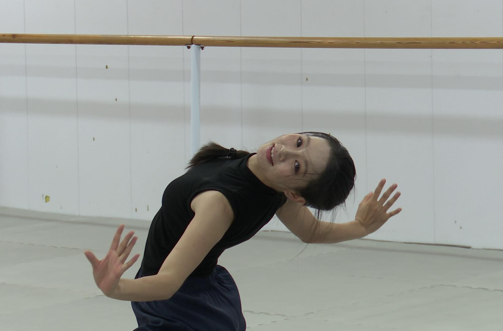 郴品郴味“鄉(xiāng)”約村光大道·郴州鄉(xiāng)村才藝大比拼活動(dòng)（桂陽專場）中國舞參賽選手積極備賽