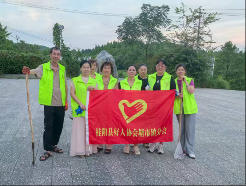 塘市鎮(zhèn)：清潔家園齊參與，和美鄉(xiāng)村展新顏