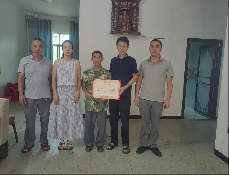 红色记忆永传承 两枚纪念章映初心——方元镇上门送证表彰文物捐献
