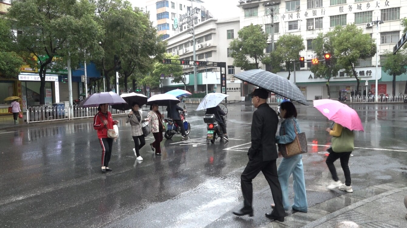我县近期阴雨持续 市民出行需留意