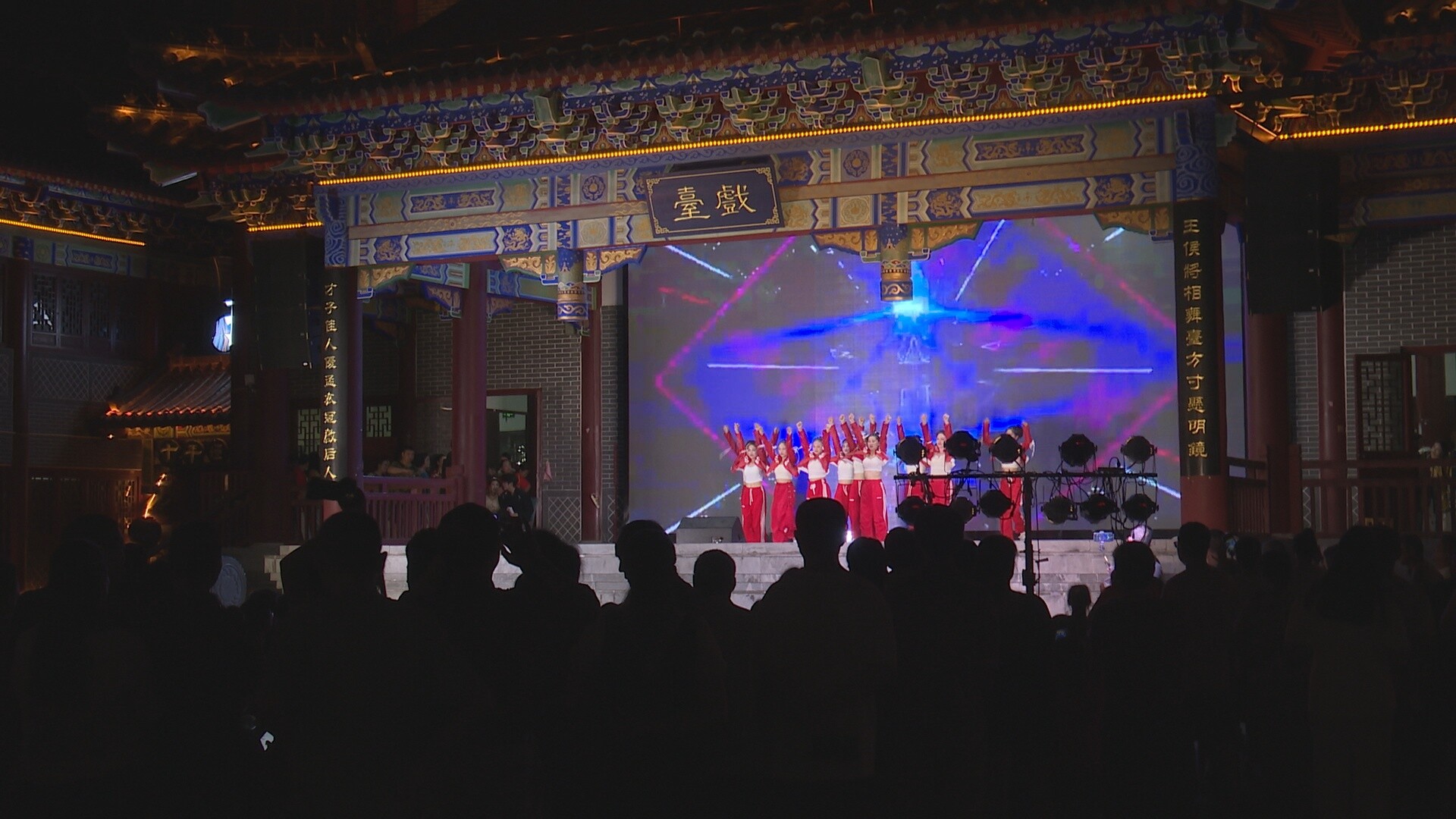 我县举行万人广场舞展演活动