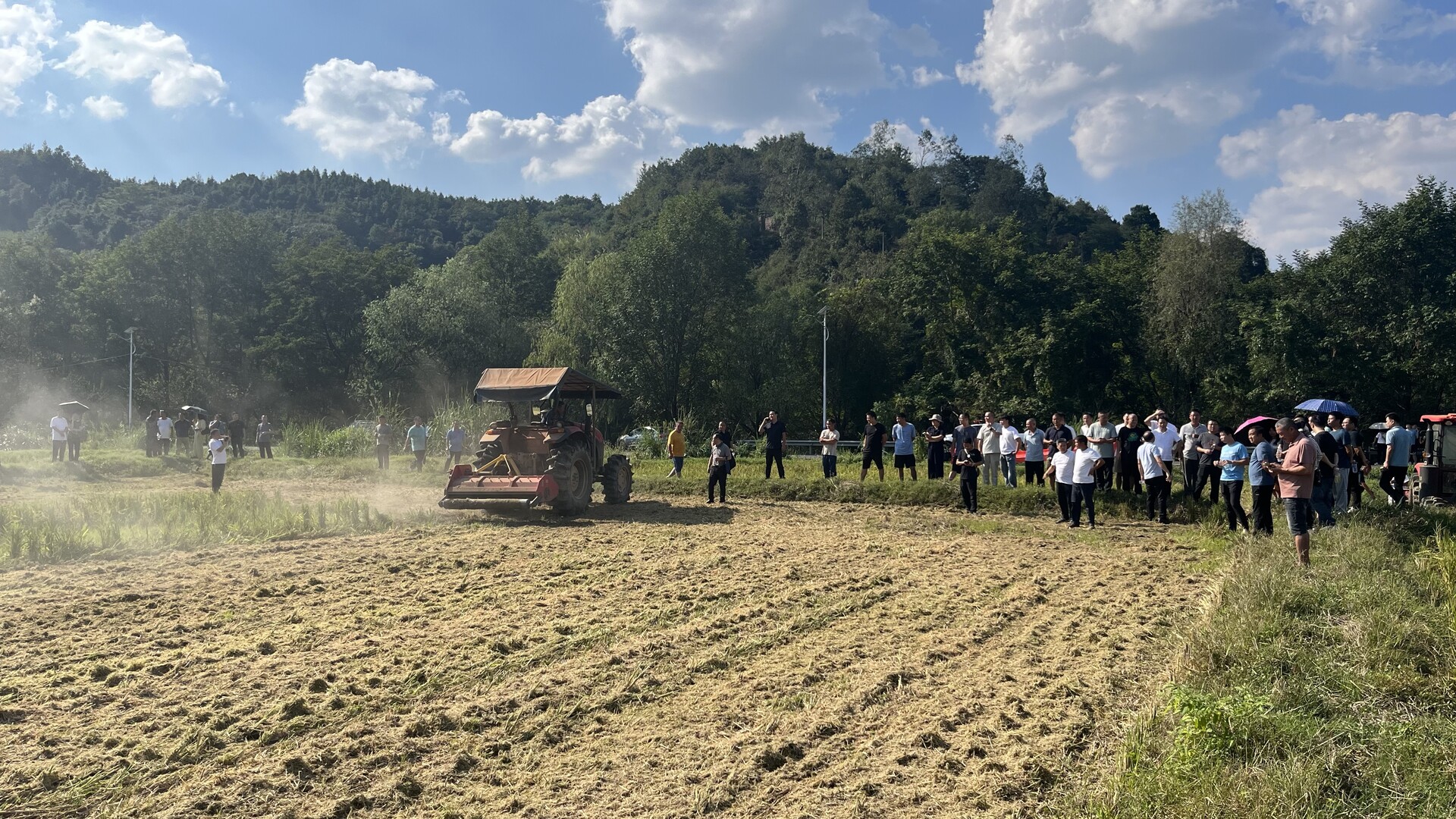 我县召开2025年秸秆综合利用观摩及培训会议