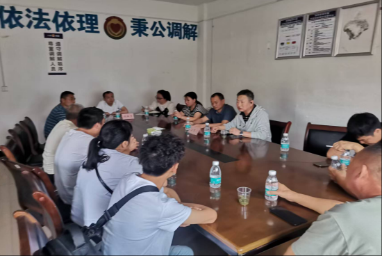 化解纠纷显担当 锦旗致谢暖人心
