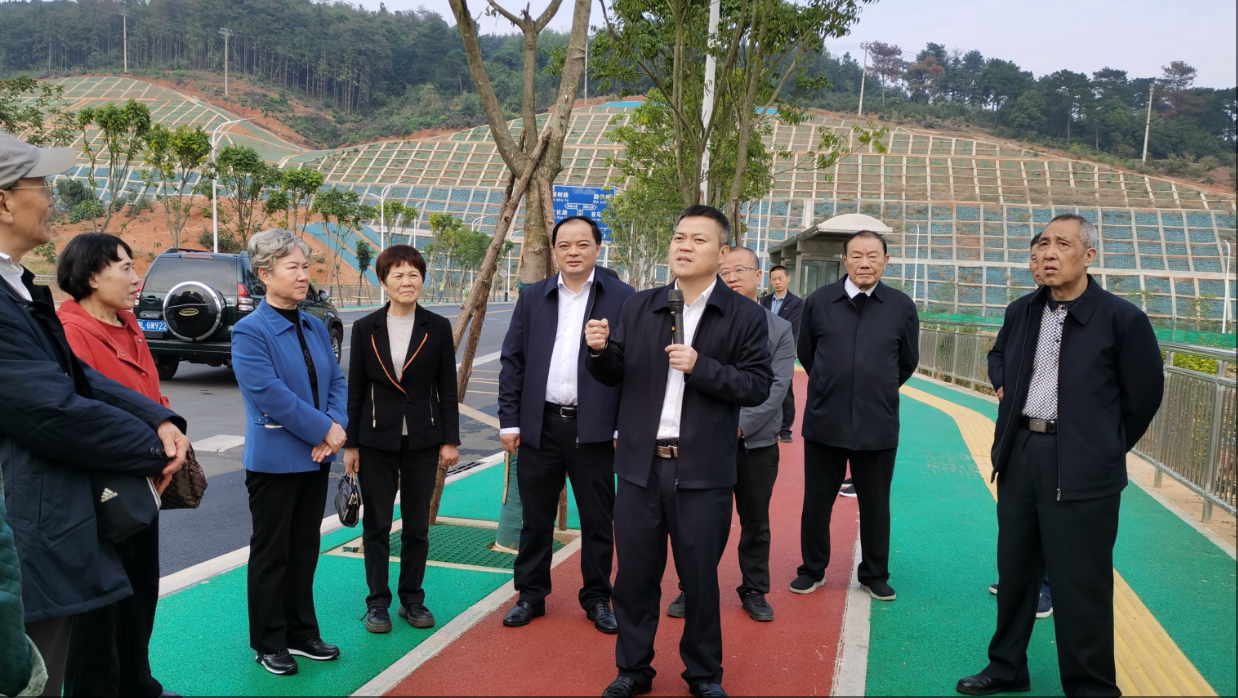 我县组织离退休干部参观项目建设成果