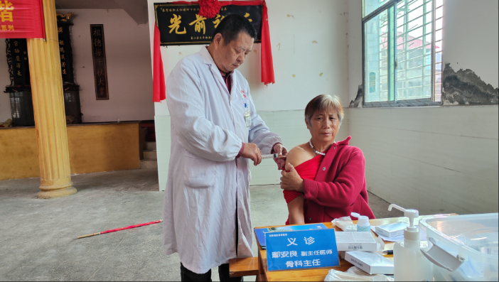 健康义诊 情暖重阳，关爱长者——桂阳佰骏泰康医院开展敬老义诊活动