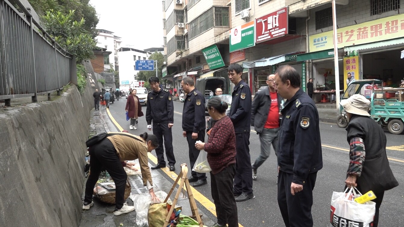 县城管局开展市容市貌环境秩序集中整治行动