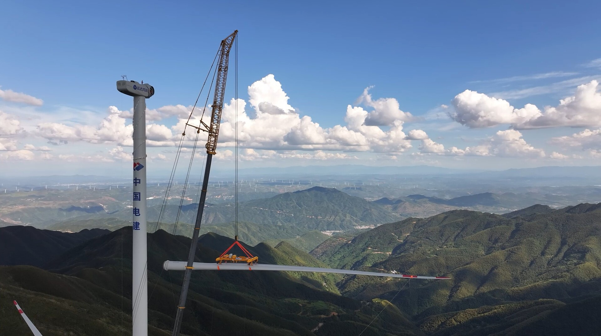 深入推进“六大新行动” 全面实施“七大攻坚” ｜追风逐电 向“绿”发展