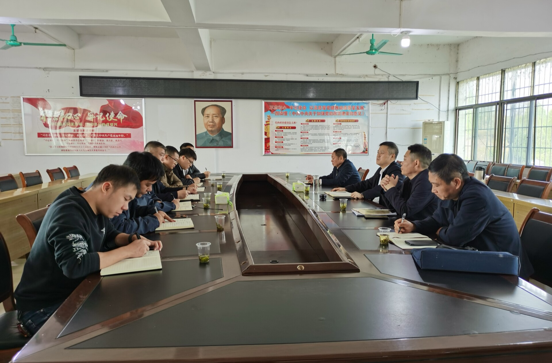 巫初华督导检查当前重点工作