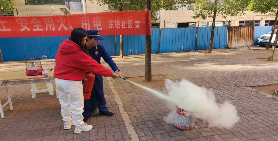 鹿峰街道东塔社区开展消防实训活动