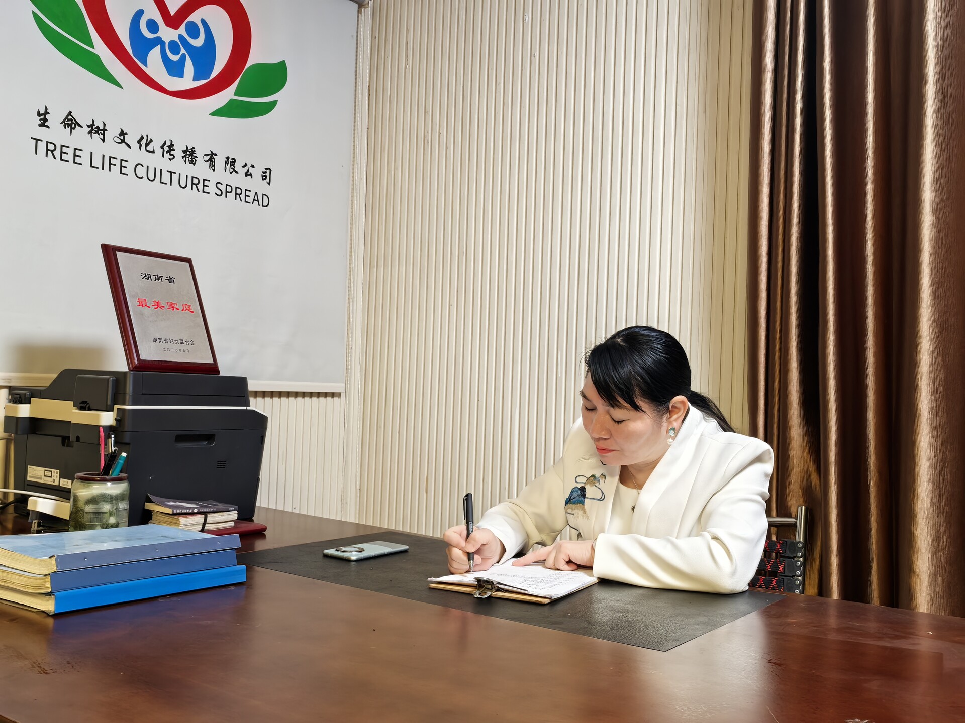 人大代表风采丨尹荷英：践初心担使命  以专业之力绘就和美民生答卷