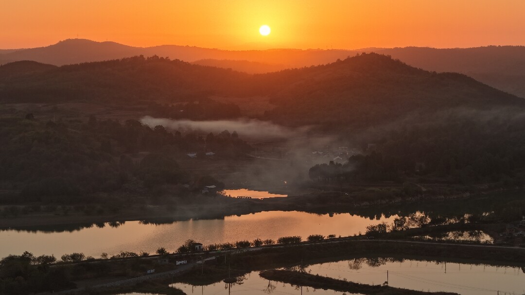 舂陵微波漾  飞鸟云上来