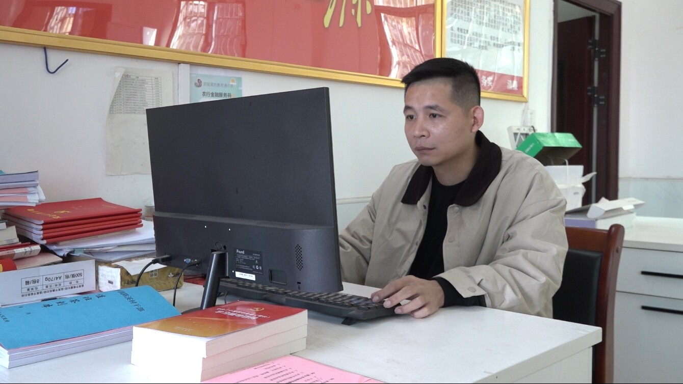 人大代表风采|邓雁鹏：扎根基层践初心 履职为民显担当