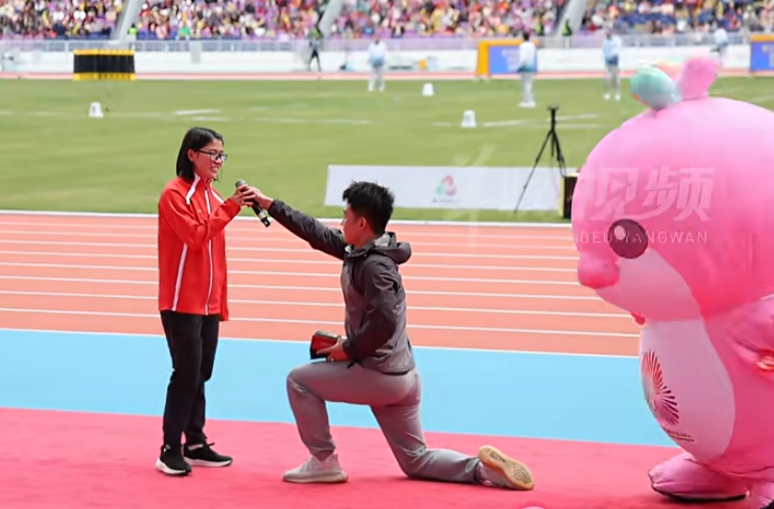 喜讯传来，求婚成功！网友：女方太厉害了