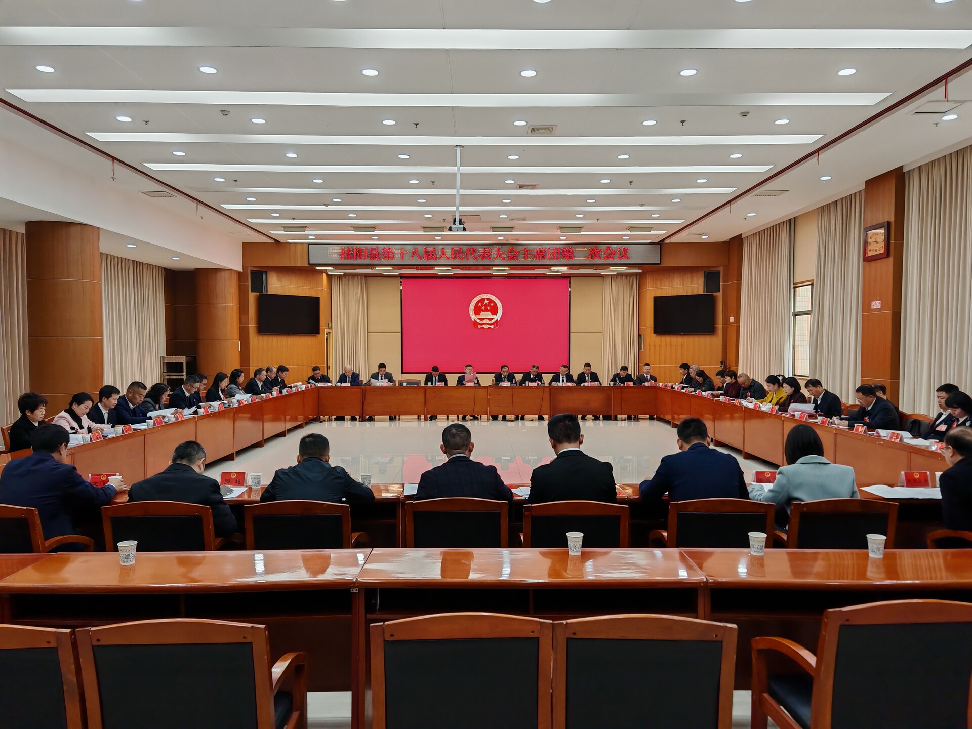 聚焦两会│县第十八届人大五次会议举行主席团第二次会议