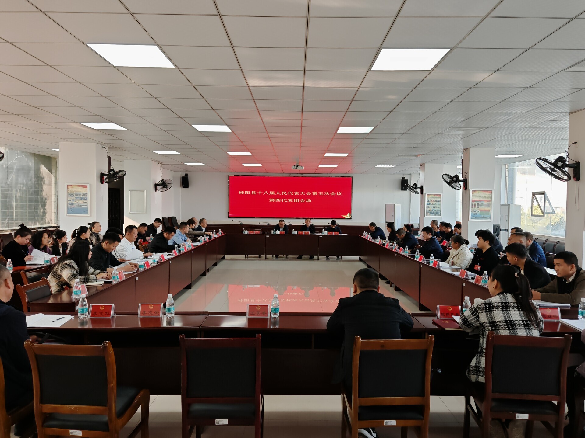 聚焦两会|县十八届人大五次会议继续开展分组讨论：刘久正参加第四代表团讨论